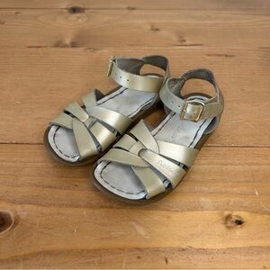 The Original Salt Water Sandals by Hoy Shoes Gold Girls Size 9 Kids